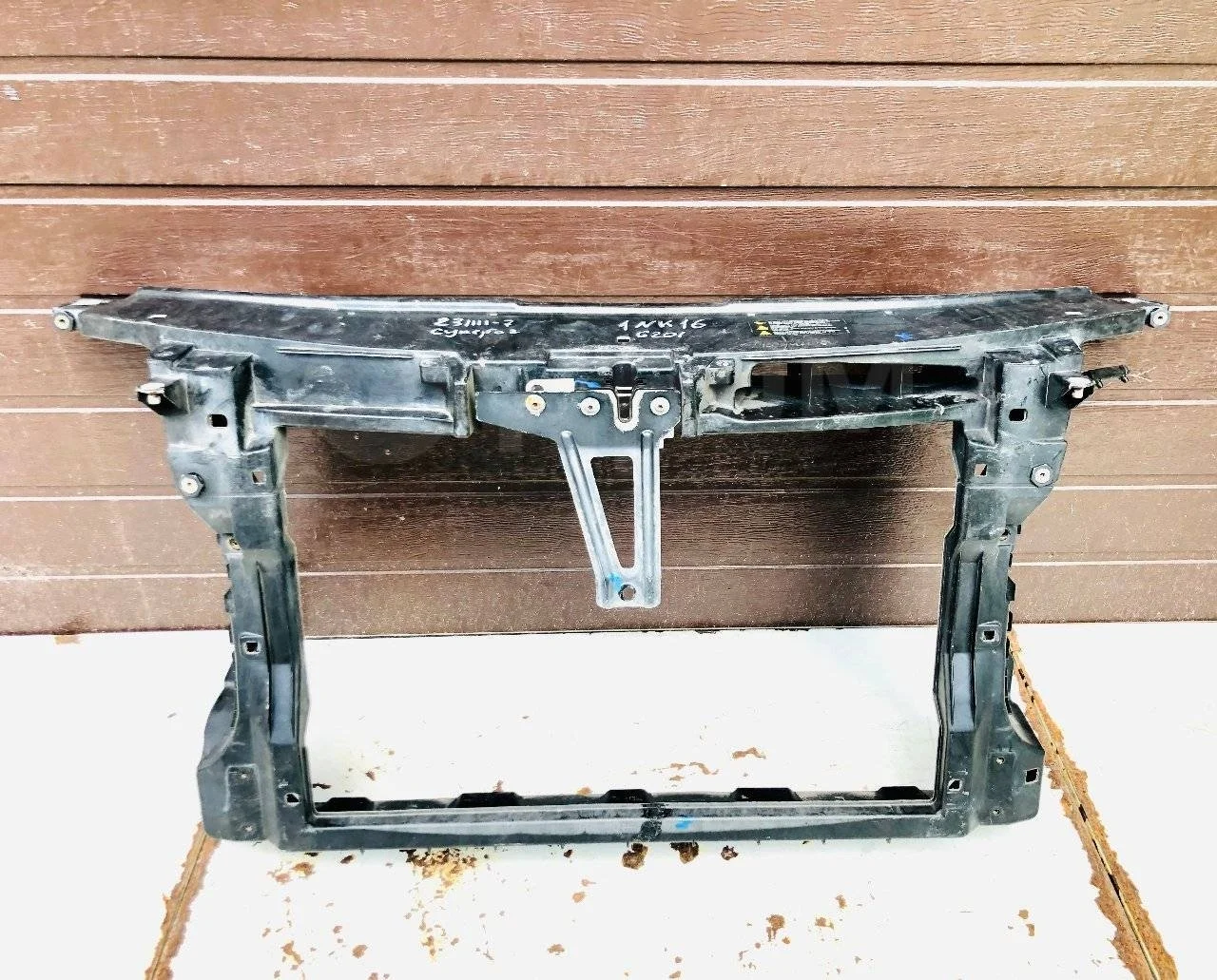 Телевизор (панель передняя) Skoda Superb II (2008—2013)