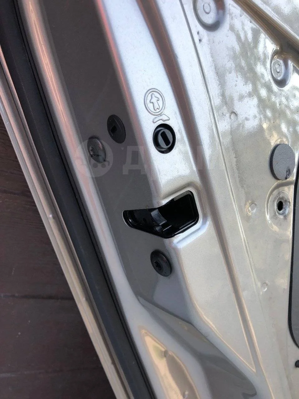 Замок двери задней левой Skoda Superb II (2008—2013)