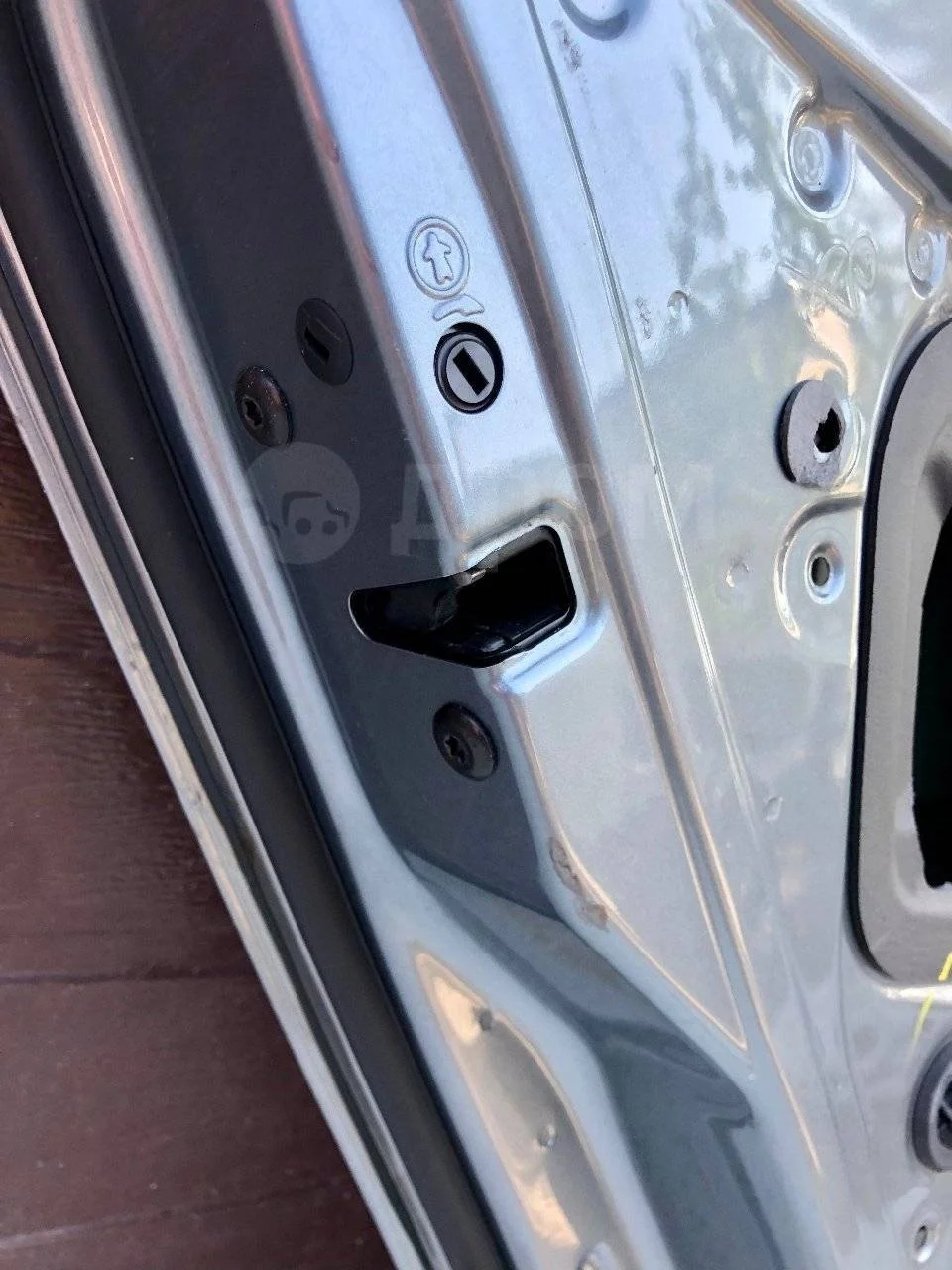 Замок двери задней левой Skoda Superb II (2008—2013)