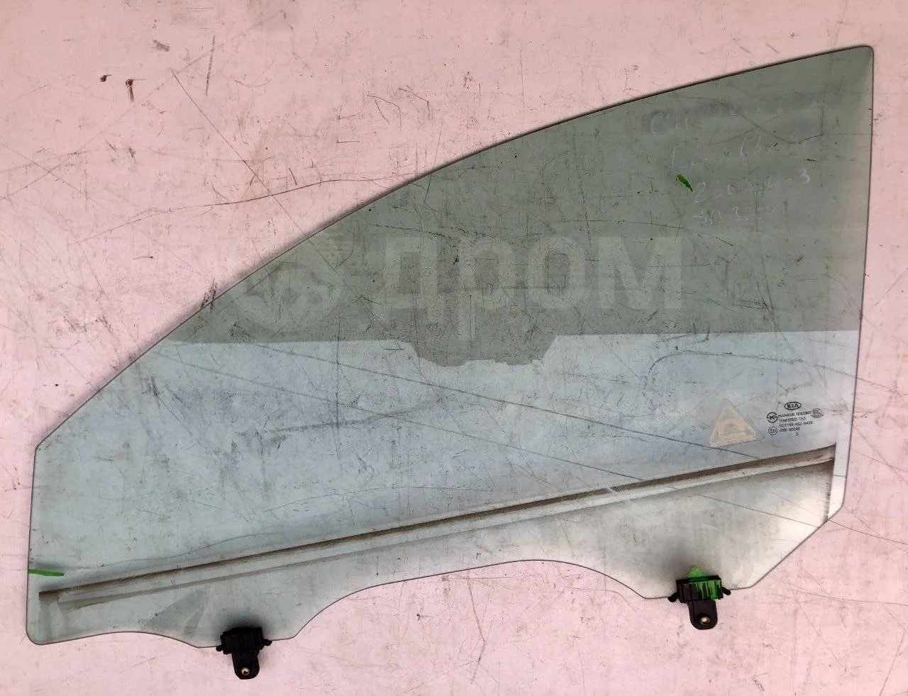 Стекло двери передней левой Kia Sportage III (2010—2014)