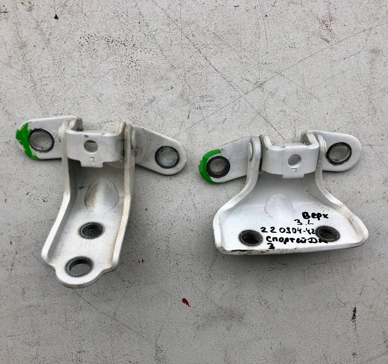 Петля двери Kia Sportage III (2010—2014)