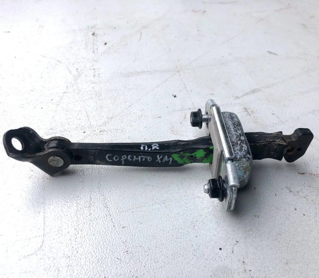 Ограничитель двери Kia Sorento II (2009—2012)