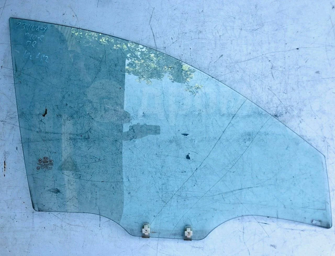 Стекло двери передней правой Kia Rio II (2005—2009)