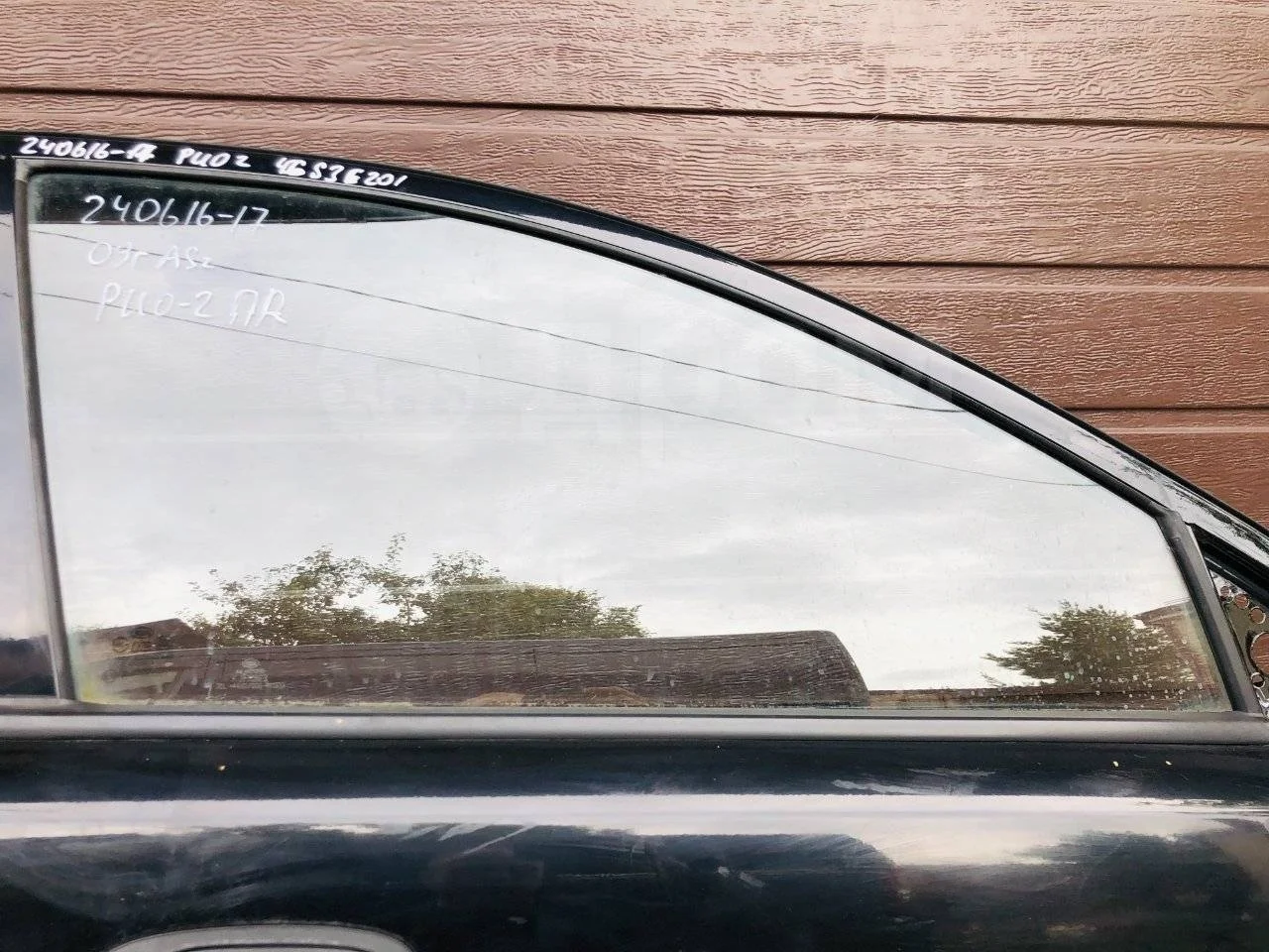 Стекло двери передней правой Kia Rio II (2005—2009)