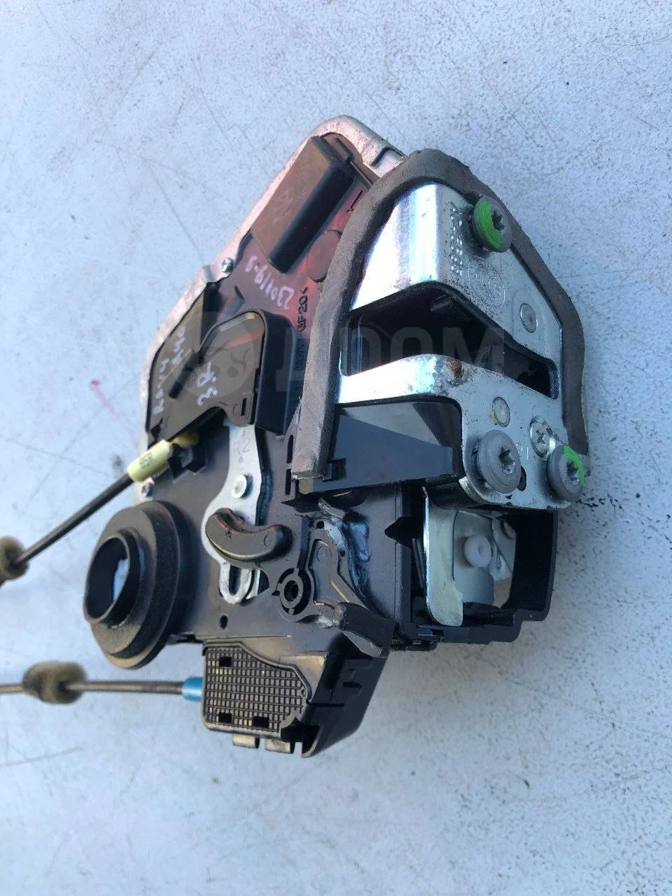 Замок двери задней правой Toyota RAV4 IV (2012—2015)