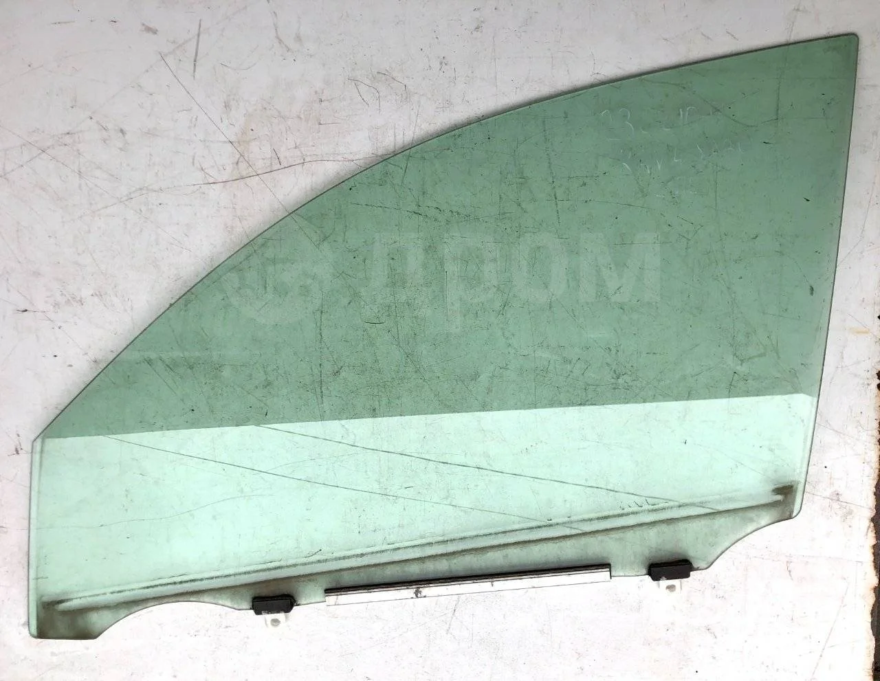 Стекло двери передней левой Toyota RAV4 III (2005—2010)