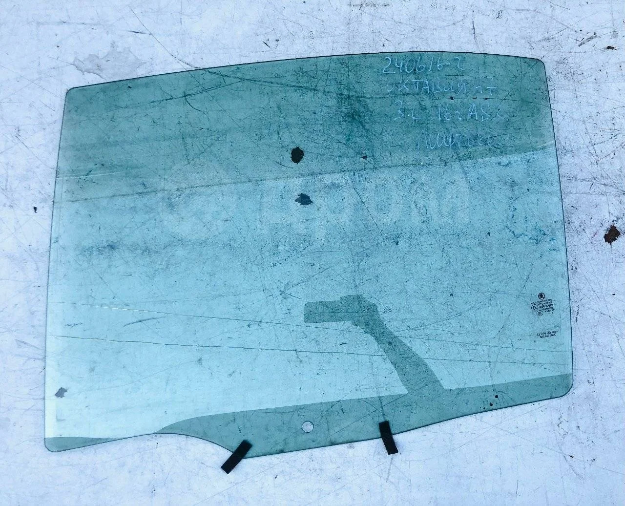 Стекло двери задней левой Skoda Octavia III (2013—2017)