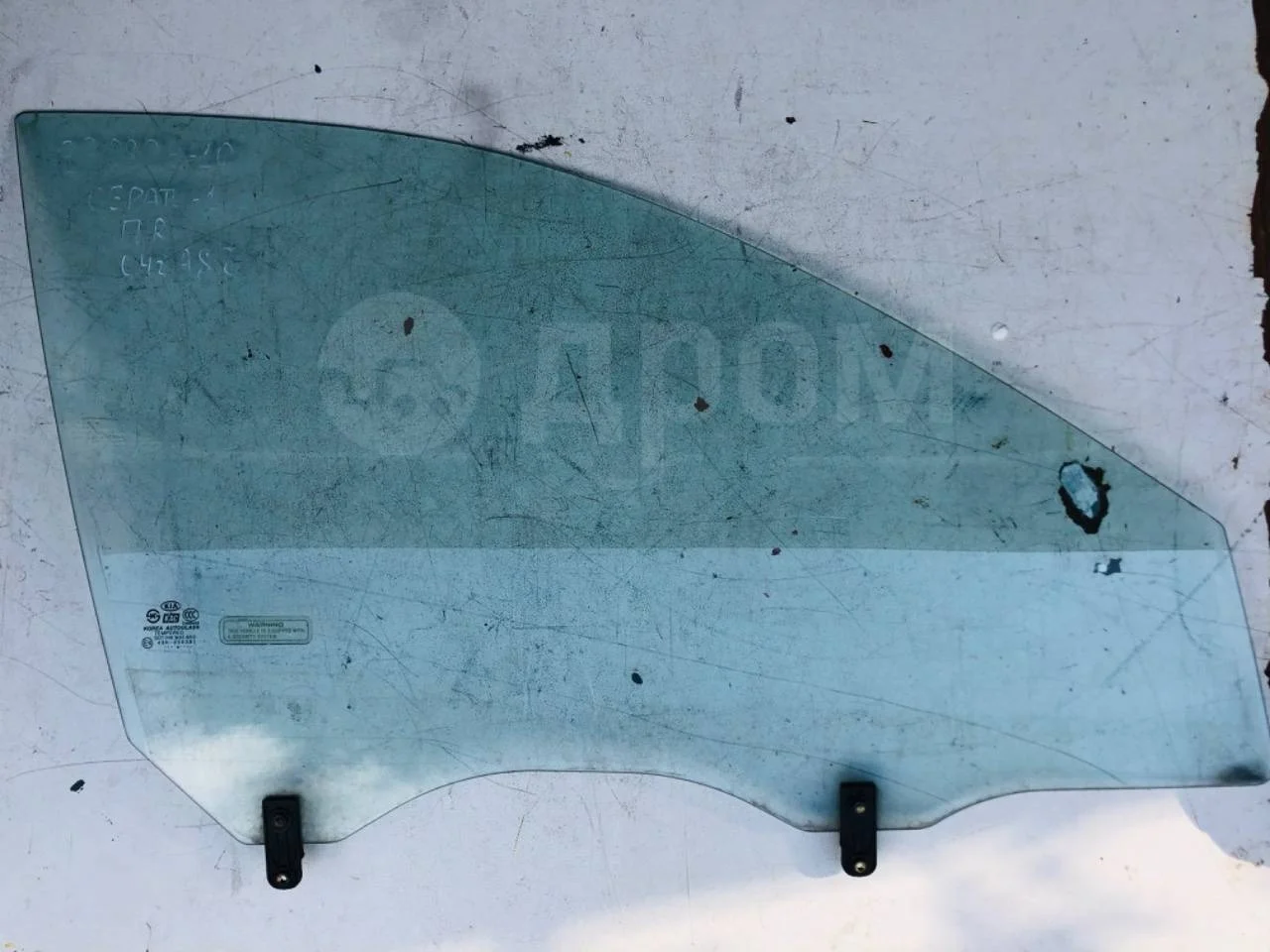 Стекло двери передней правой Kia Cerato I (2003—2007)
