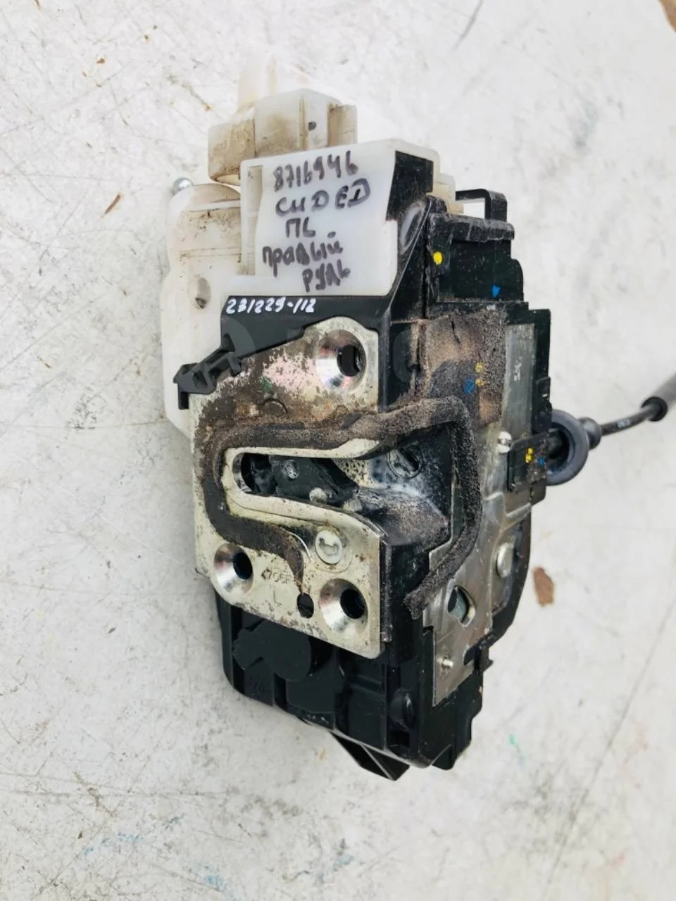 Замок двери передней левой Kia Ceed ED (2006—2010)