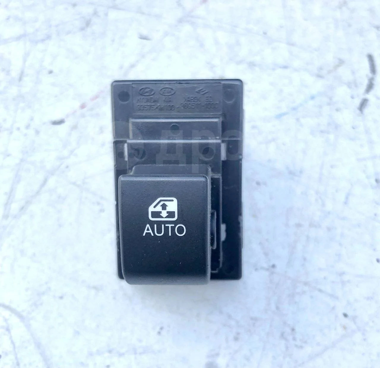 Кнопка стеклоподъемника Kia Ceed ED (2006—2010)
