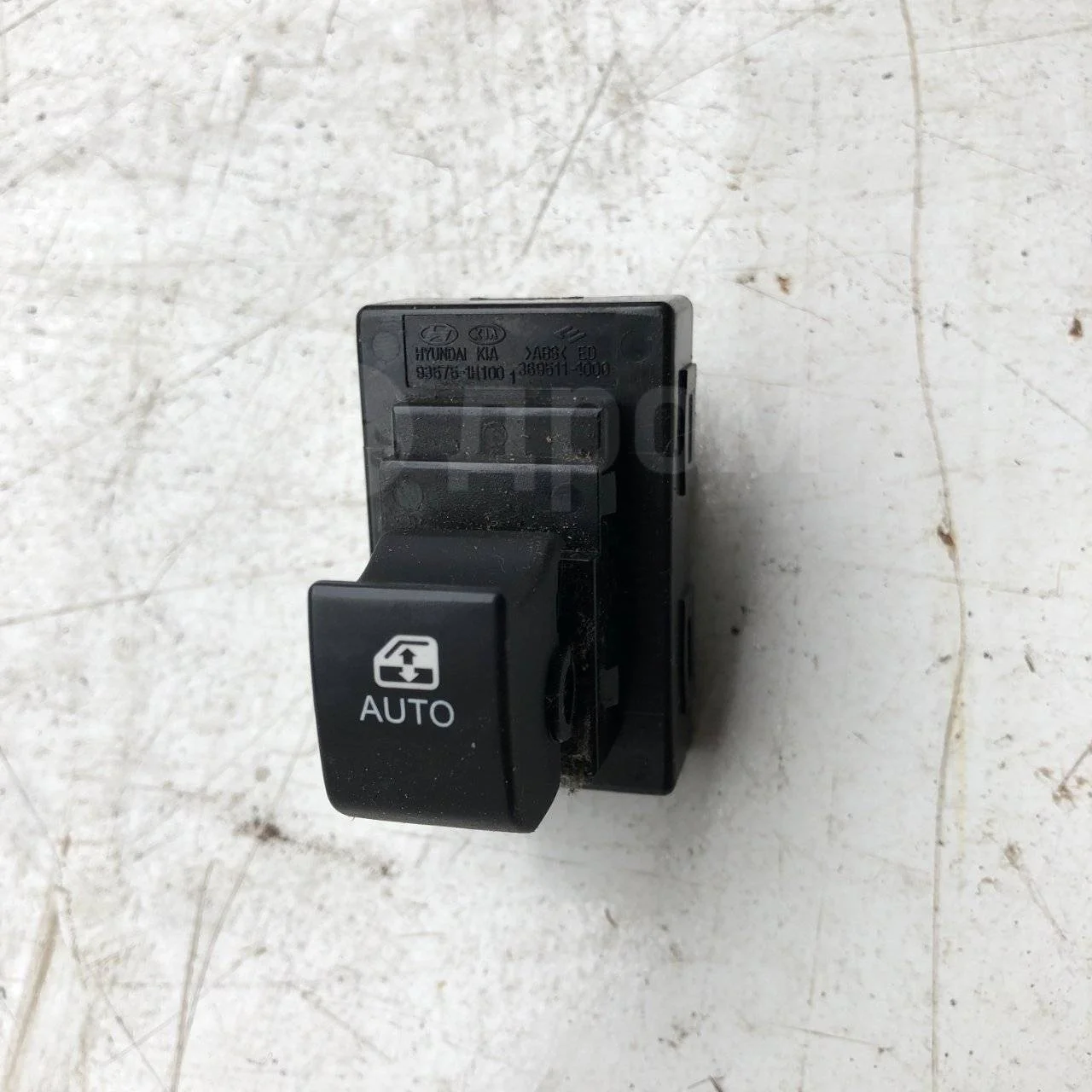 Кнопка стеклоподъемника Kia Ceed ED (2006—2010)