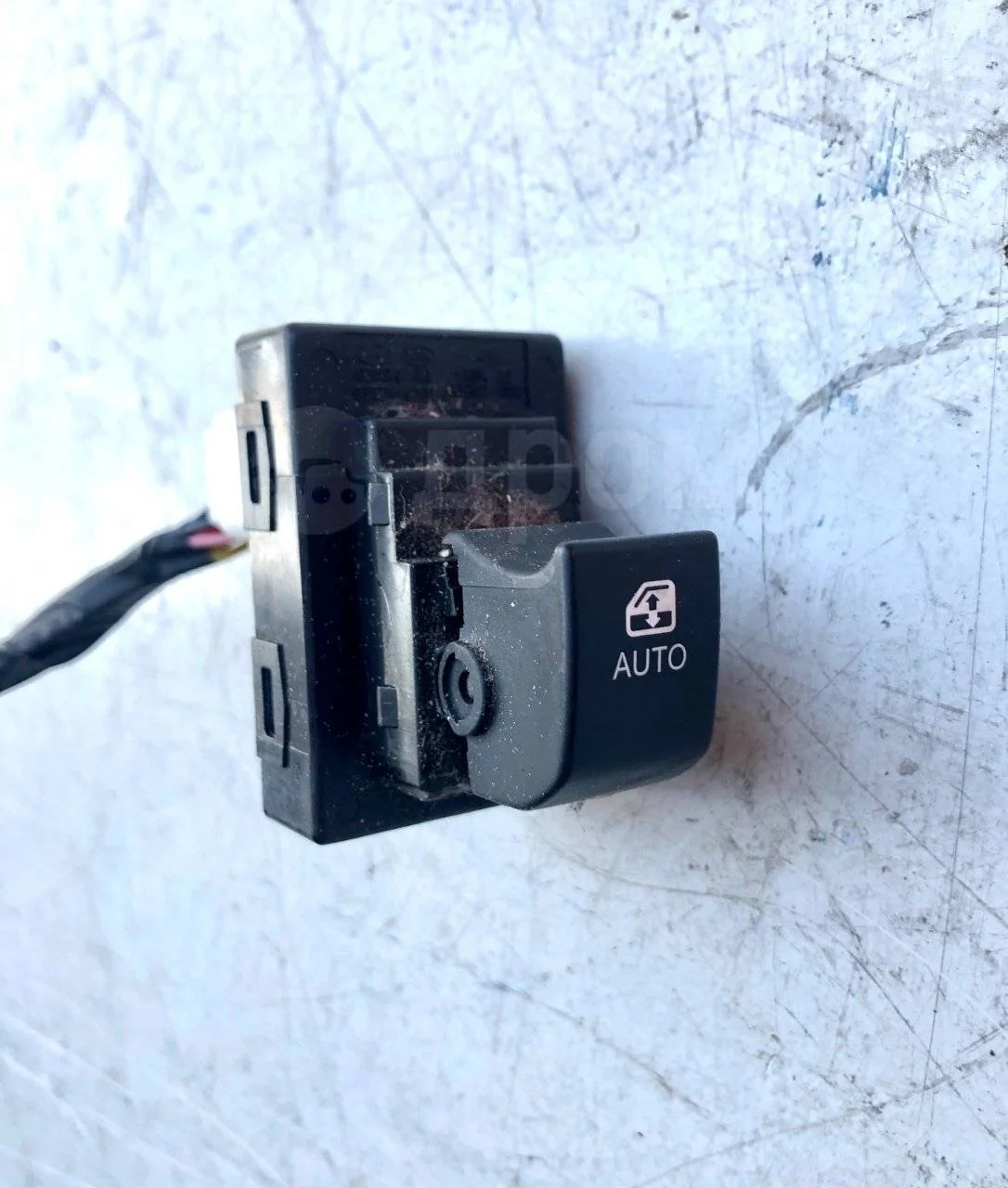 Кнопка стеклоподъемника Kia Ceed ED (2006—2010)