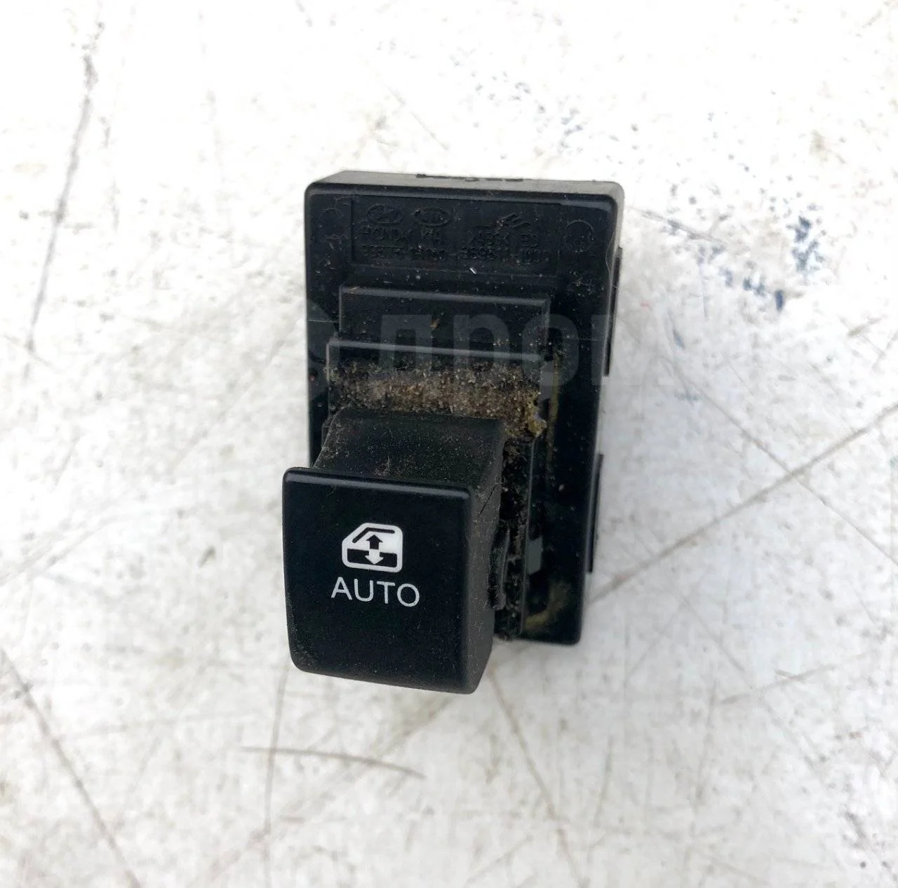 Кнопка стеклоподъемника Kia Ceed ED (2006—2010)