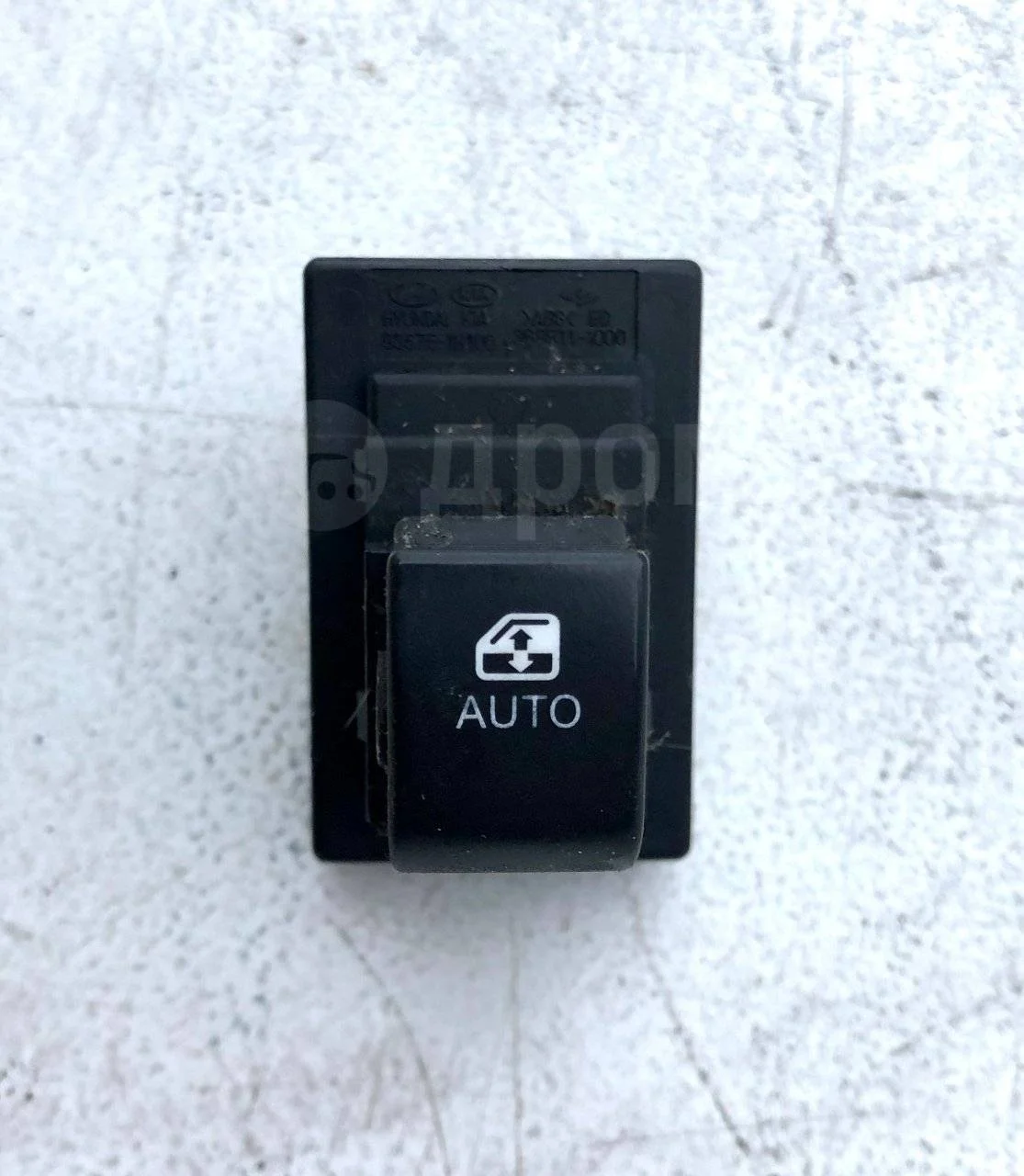 Кнопка стеклоподъемника Kia Ceed ED (2006—2010)