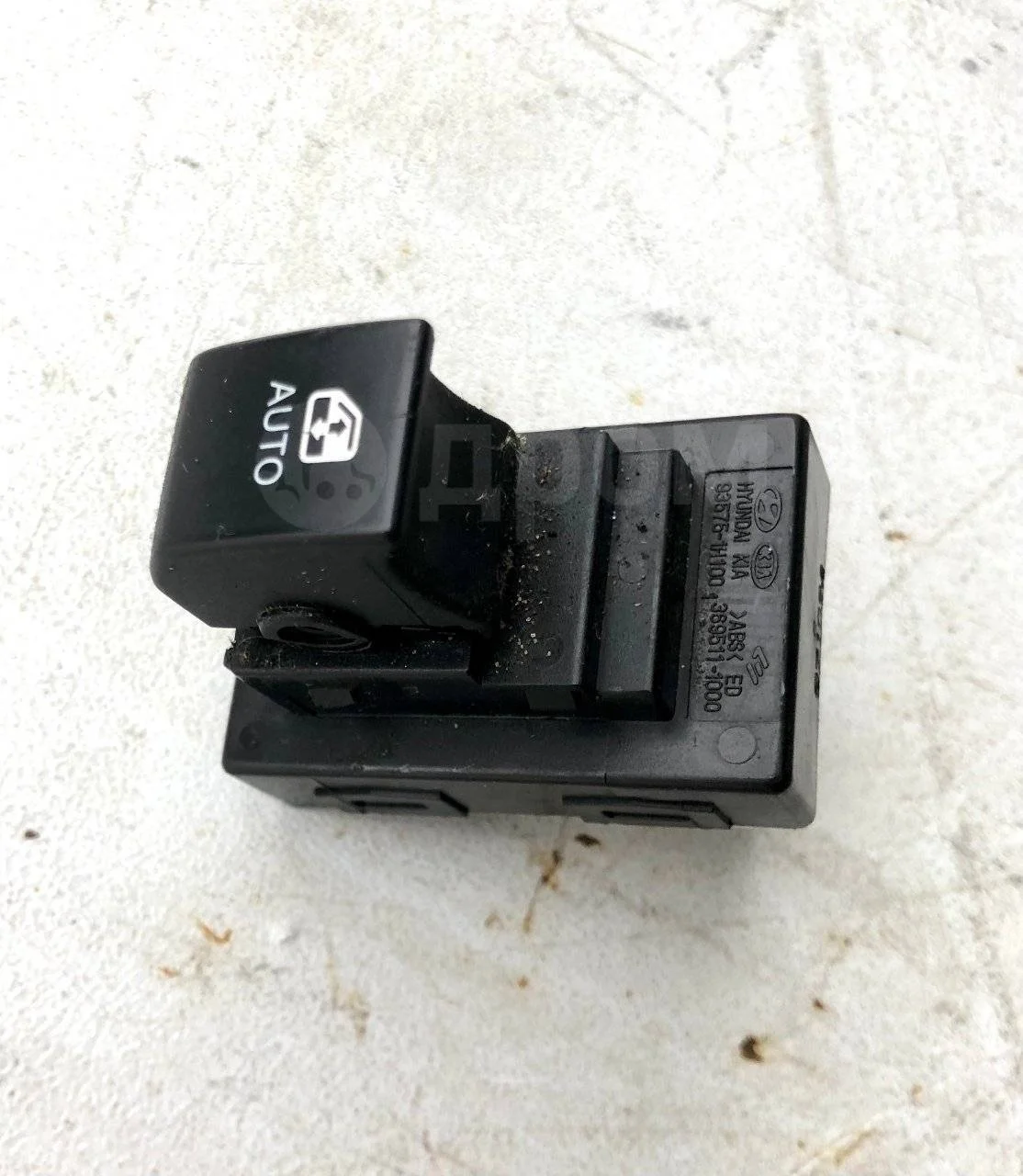 Кнопка стеклоподъемника Kia Ceed ED (2006—2010)