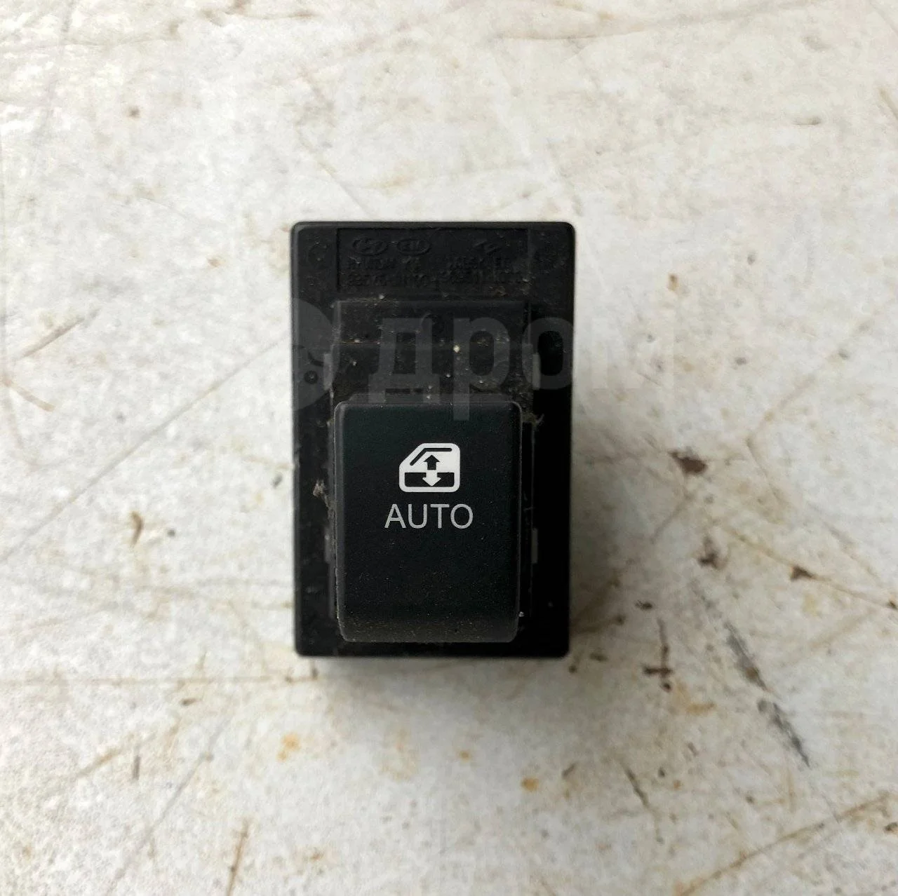 Кнопка стеклоподъемника Kia Ceed ED (2006—2010)