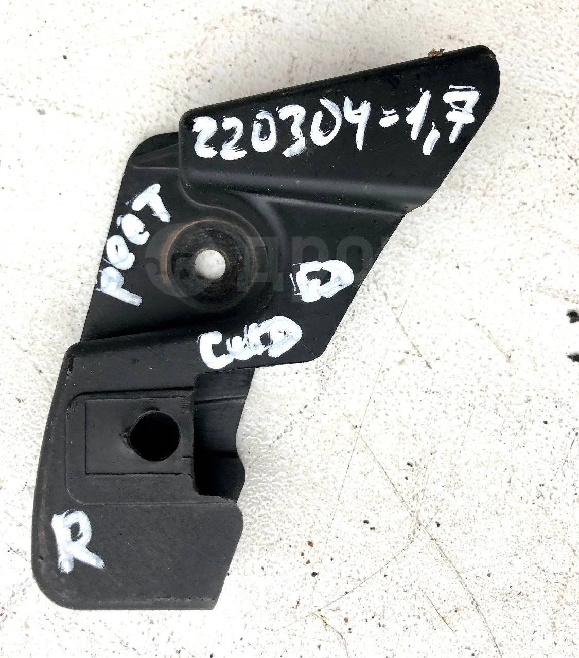 Кронштейн решетки радиатора Kia Ceed ED (2006—2010)