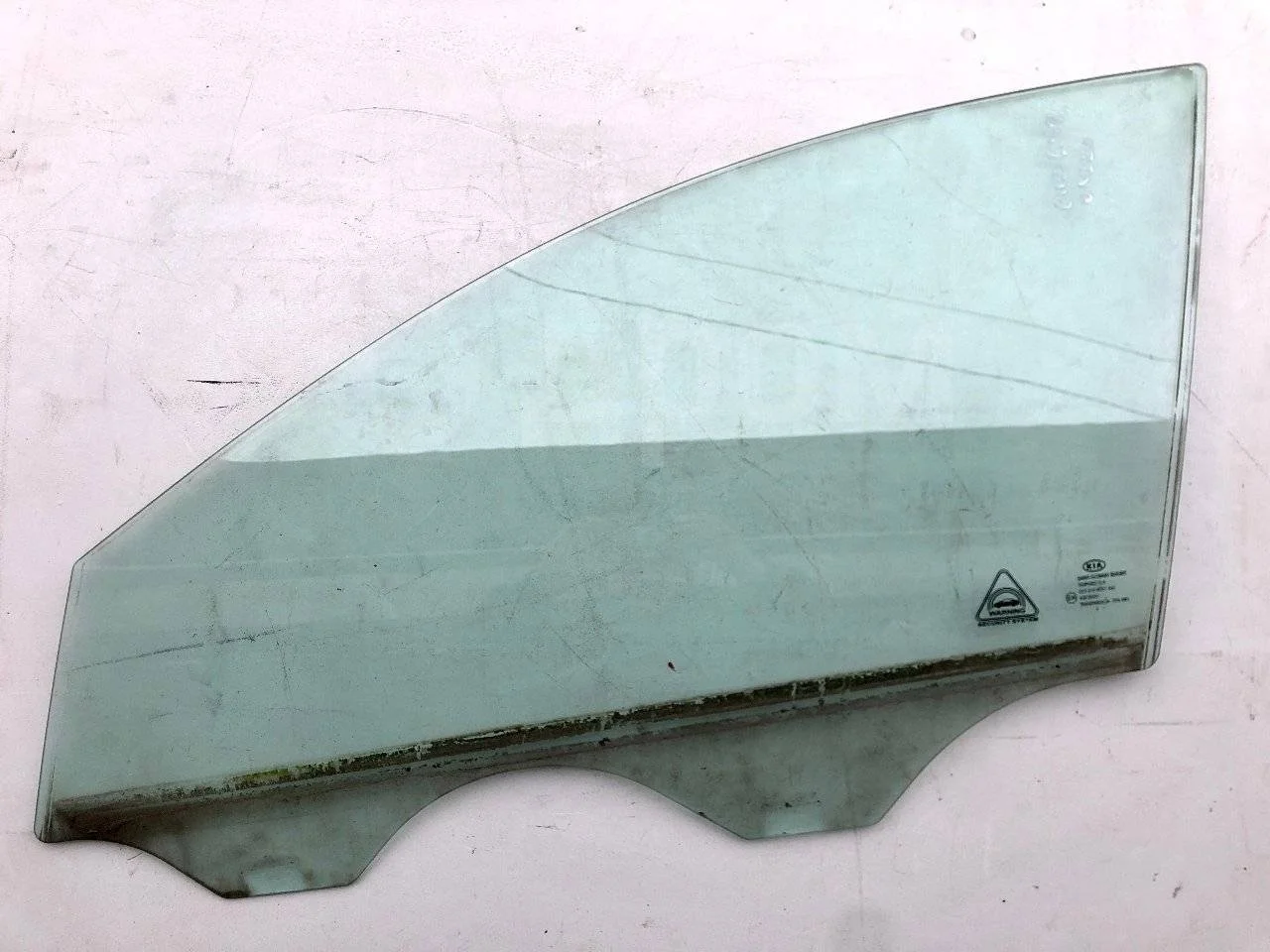 Стекло двери передней левой Kia Ceed ED (2006—2010)