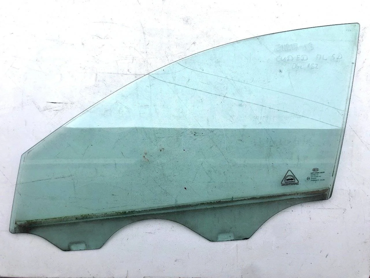 Стекло двери передней левой Kia Ceed ED (2006—2010)