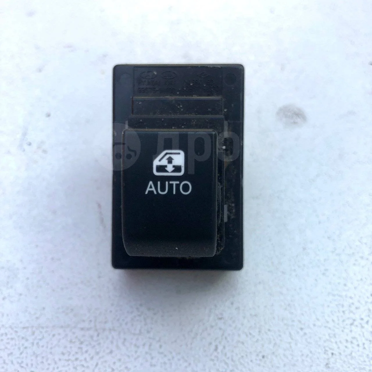 Кнопка стеклоподъемника Kia Ceed ED (2006—2010)