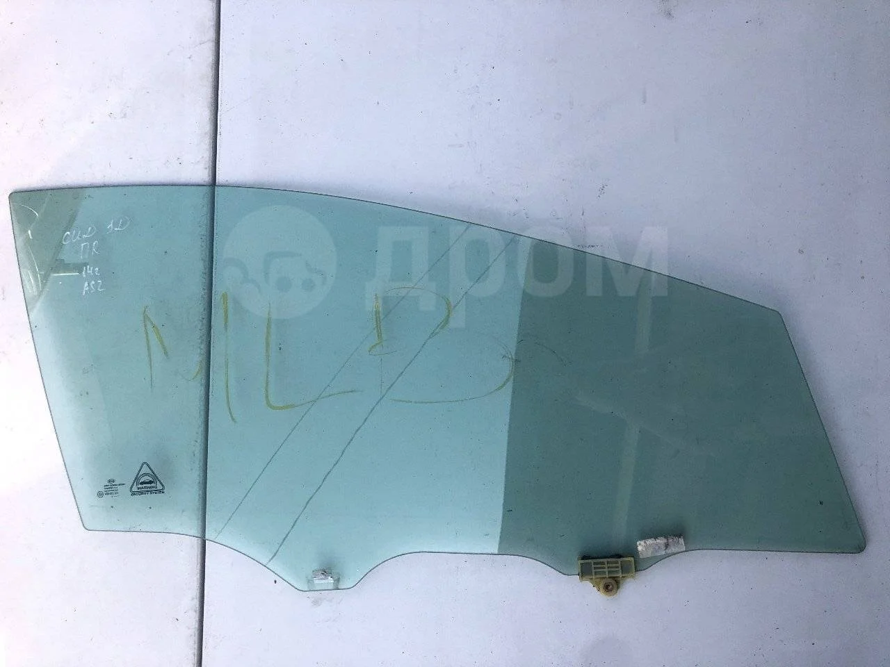 Стекло двери передней правой Kia Ceed JD (2012—2015)
