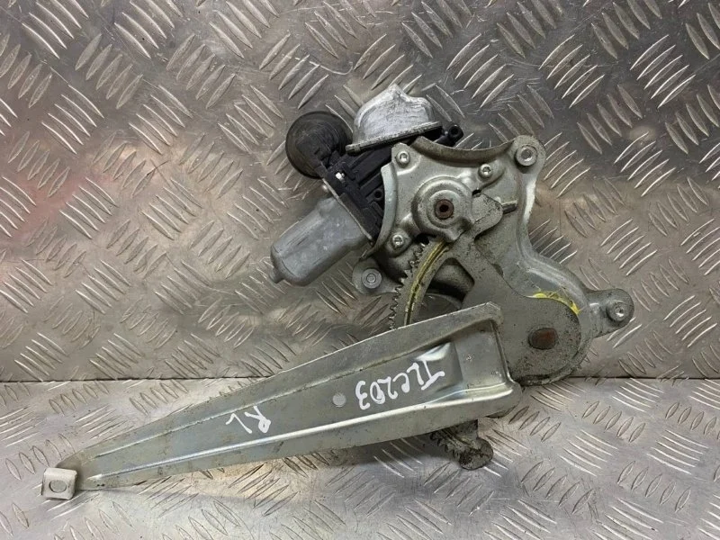 Стеклоподъемник задний левый Toyota Land Cruiser 200 (2008-2021) 2010 6980435080 4.5 D 1VDFTV