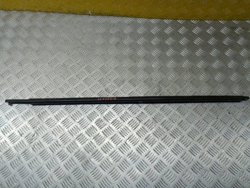 Молдинг стекла двери передней правой наружный Toyota Land Cruiser Prado 150 (2009-2023) 2012 7571160071 2.7 I 2TRFE