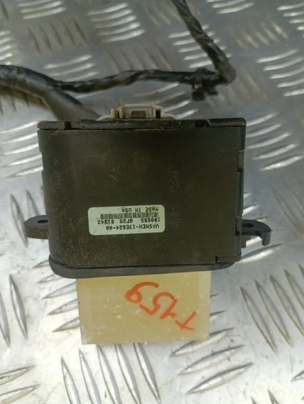 Сопротивление печки Nissan Pathfinder (R51M) 2004-2013 2006 271515Z000 ВНЕДОРОЖНИК 2.5 D YD25DDTI