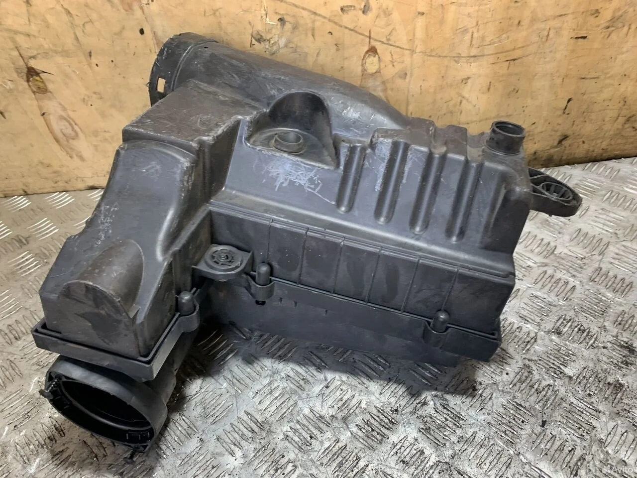 Корпус воздушного фильтра 1k0129607ag vw skoda