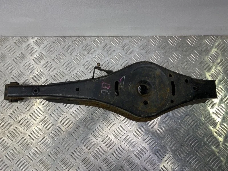 Рычаг нижний Volkswagen Passat B6