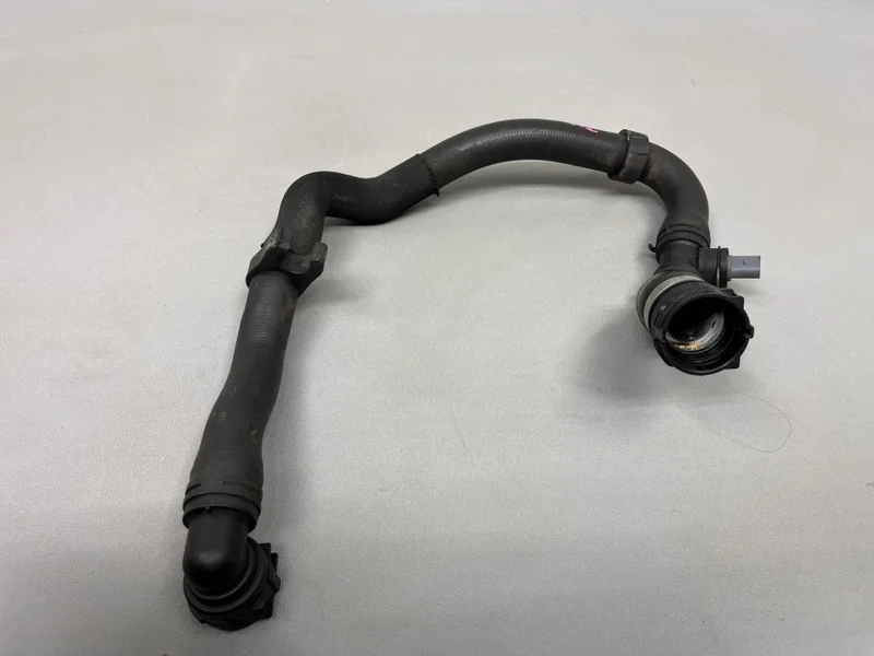 Патрубок охлаждения нижний Volkswagen Golf 6