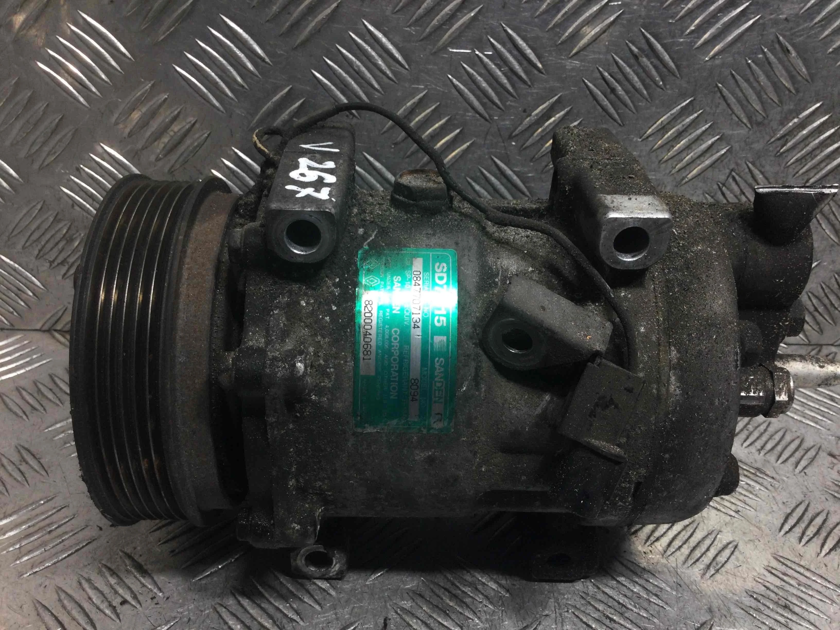 Компрессор кондиционера Mitsubishi Carisma 1 поколение [рестайлинг] (1999-2004) дизель 1.9 dCi Механика Х/б