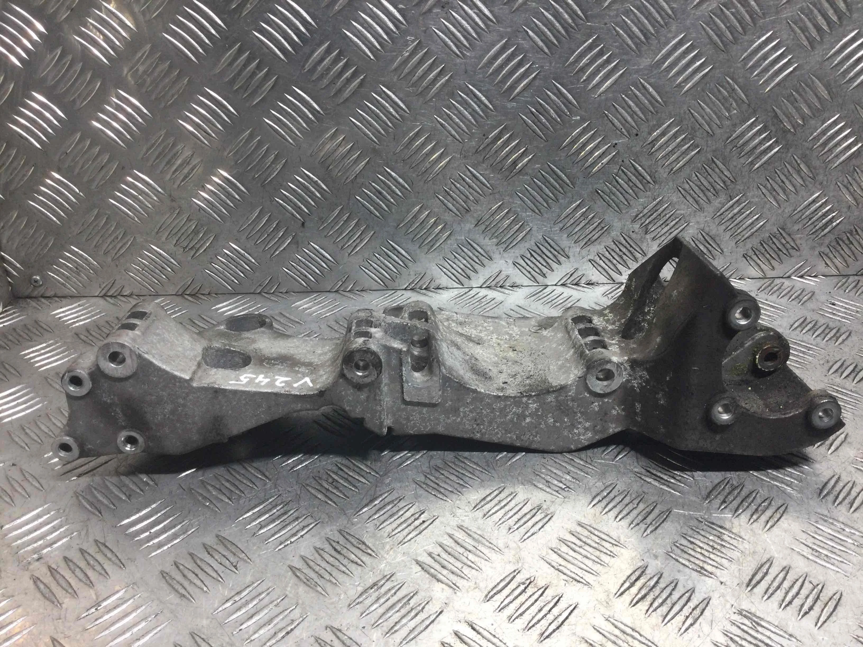 Кронштейн генератора Volkswagen Sharan 1 поколение [2-й рестайлинг] (2003-2010) дизель 1.9 TDI Механика Минивэн