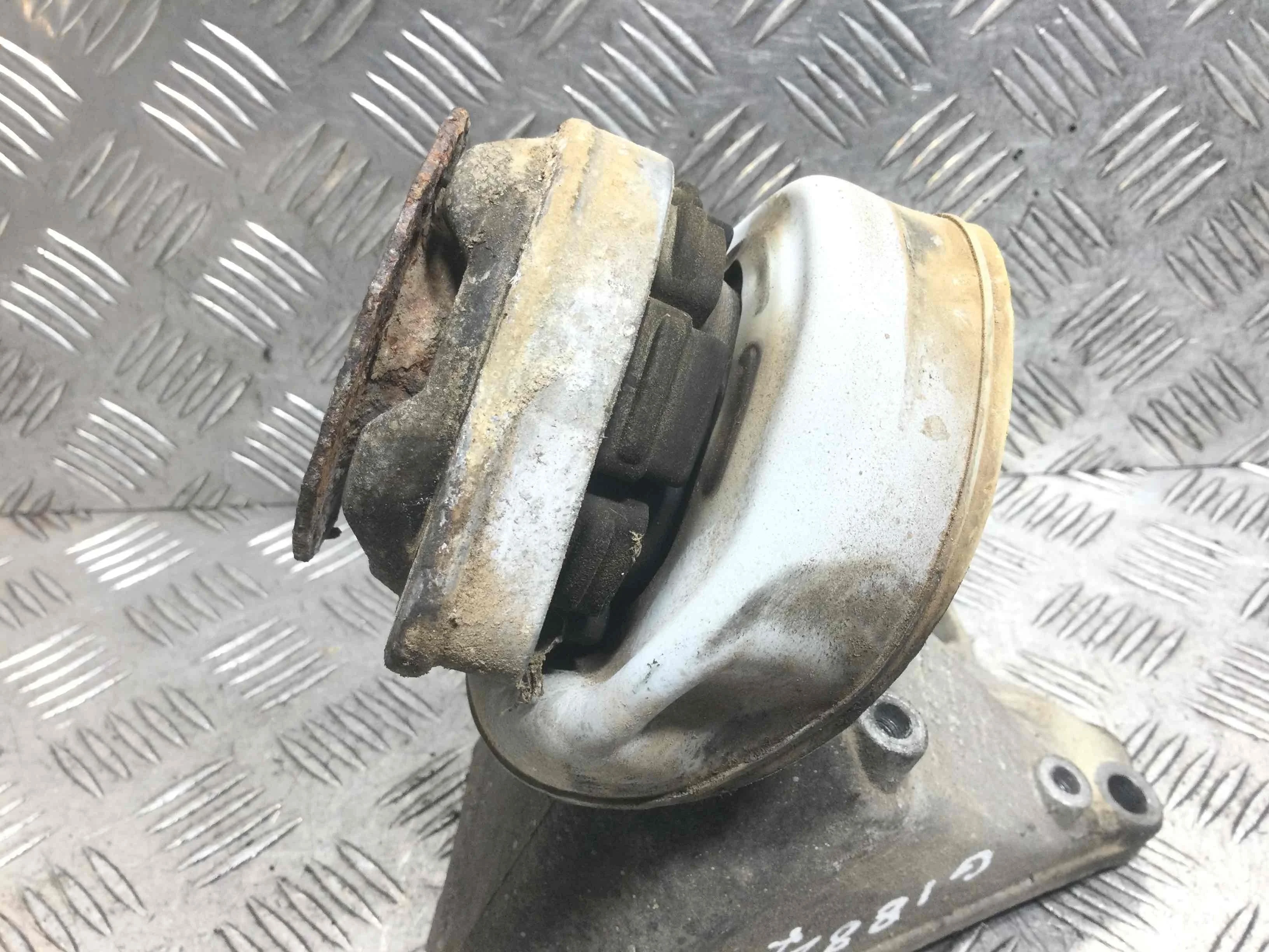 Подушка крепления КПП Audi A4 B5 (1994-1999) бензин 1.6 i Механика Седан