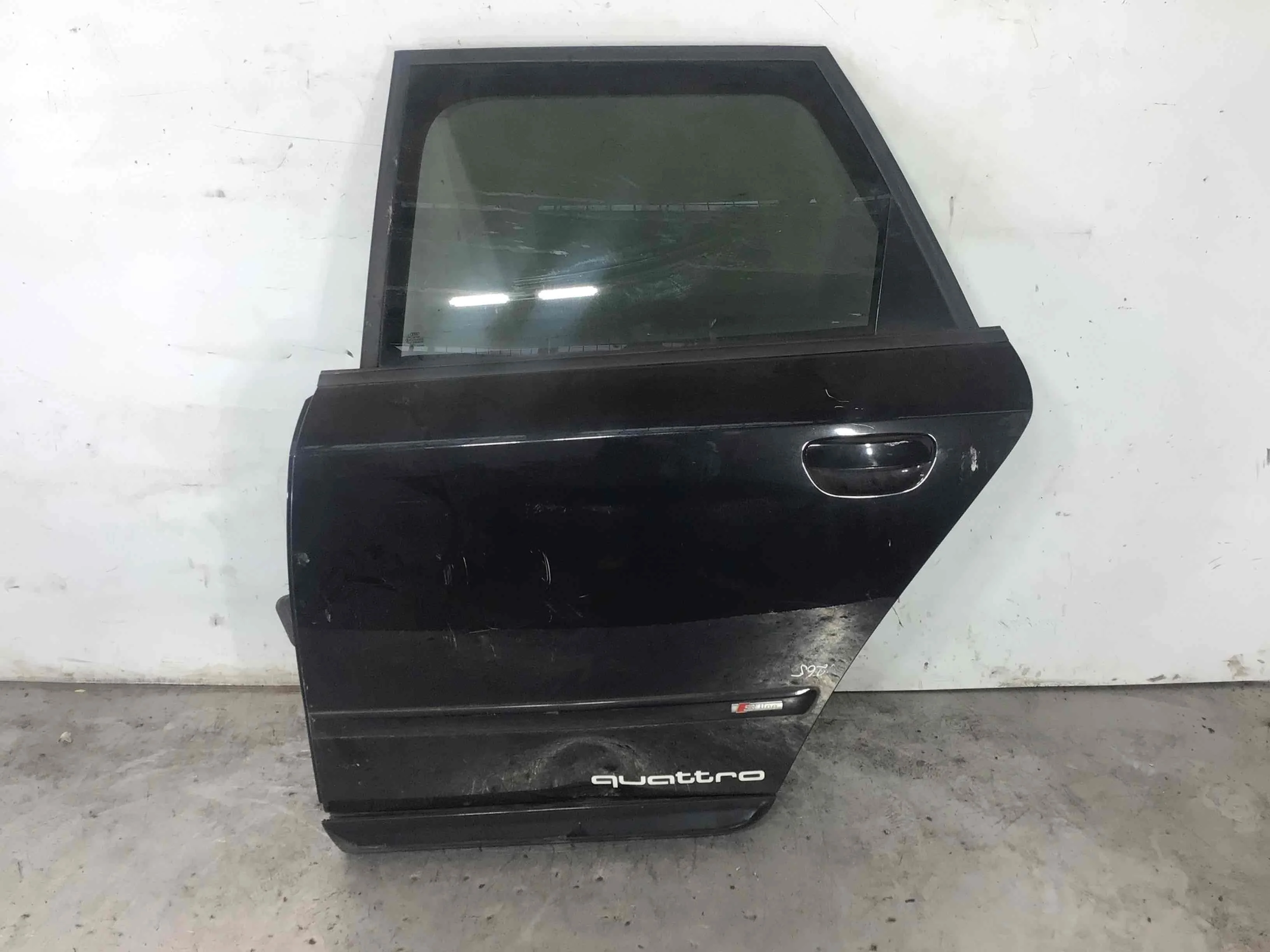 Дверь задняя левая Audi A4 B6 (2000-2005) дизель 2.5 TDI Автомат Универсал