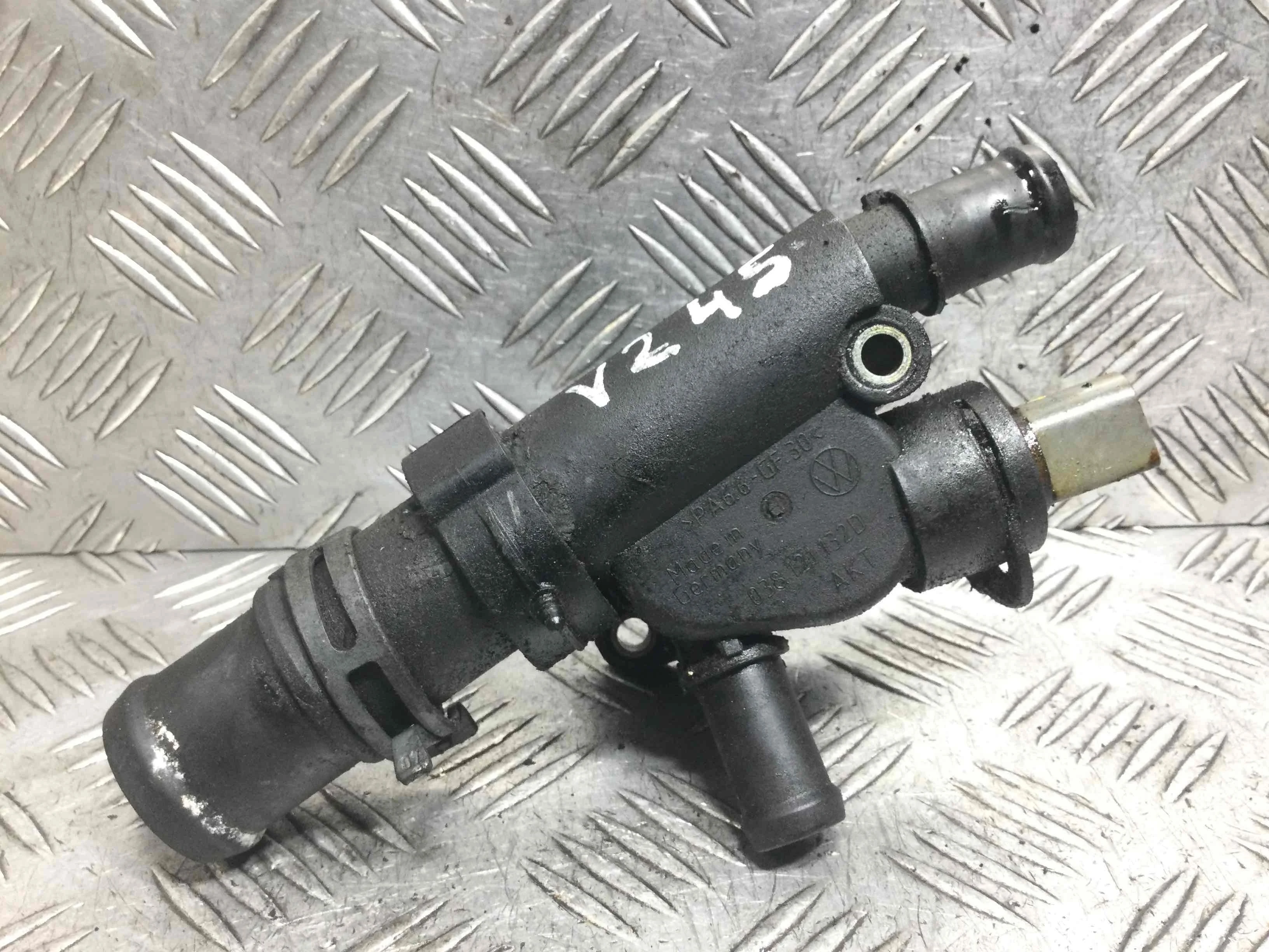 Фланец (тройник) системы охлаждения Volkswagen Sharan 1 поколение [2-й рестайлинг] (2003-2010) дизель 1.9 TDI Механика Минивэн