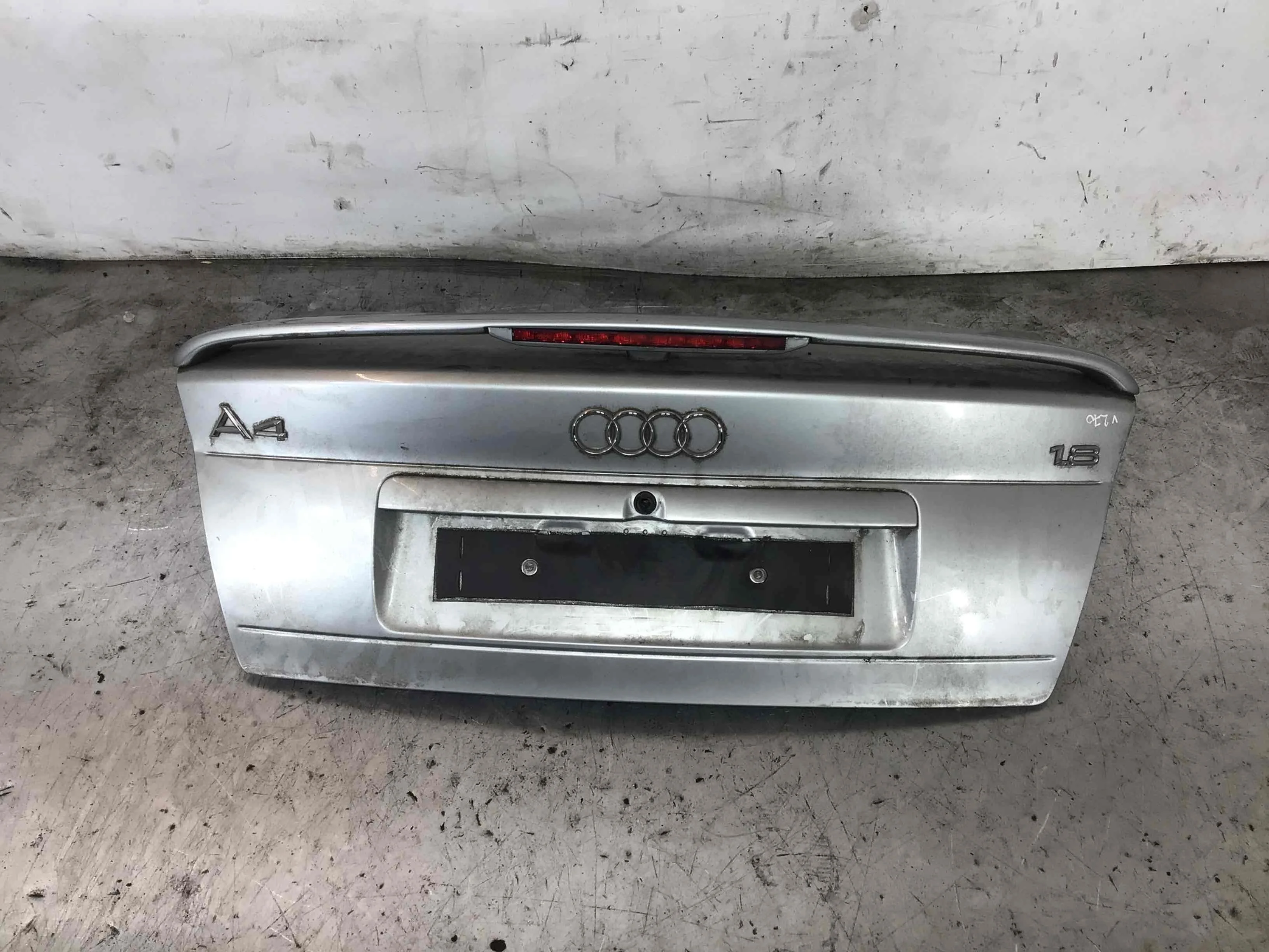 Крышка багажника (дверь 3-5) Audi A4 B5 (1994-1999) бензин 1.8 i Механика Седан