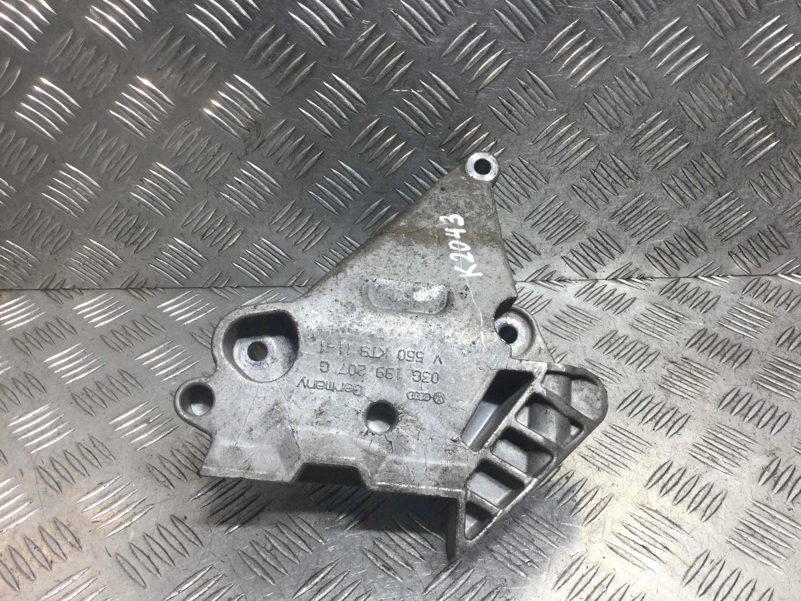 Кронштейн двигателя Volkswagen Golf 5 поколение (2004-2009) дизель 2.0 TDI Автомат Х/б