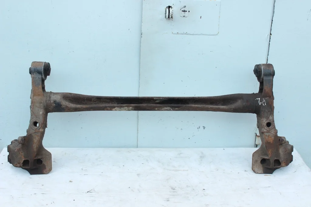 Задняя балка без сайлентблоков Opel Astra H