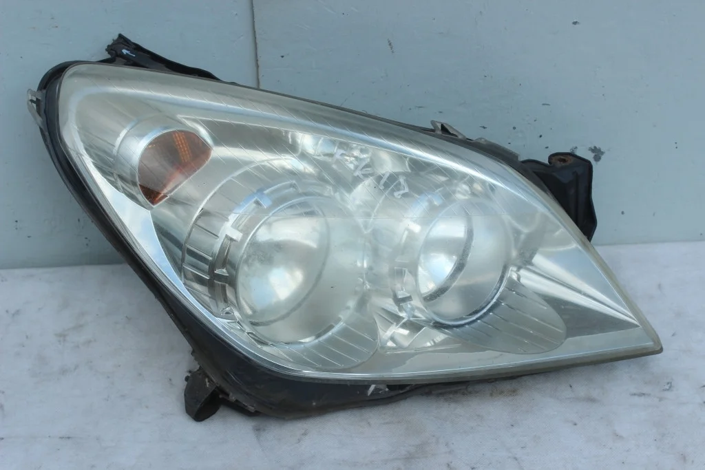 Фара хромированная правая б/у Opel Astra H ФР197