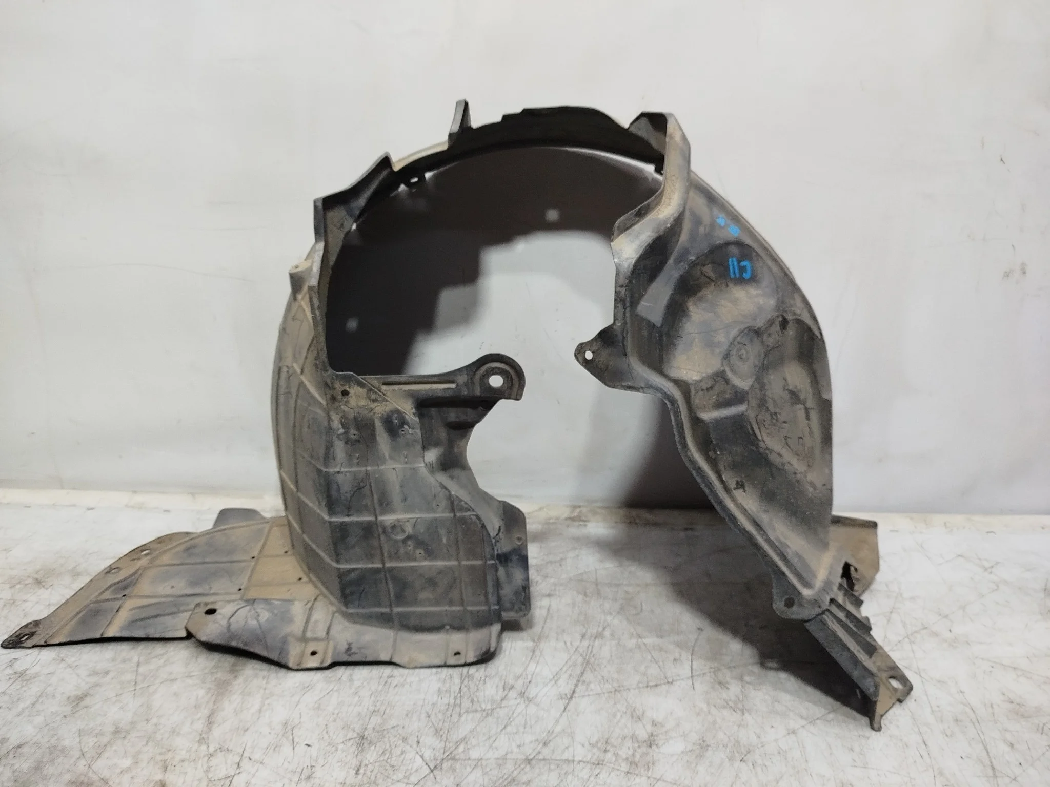 ПОДКРЫЛОК NISSAN ПЕРЕДНИЙ ПРАВЫЙ 63842ED05D