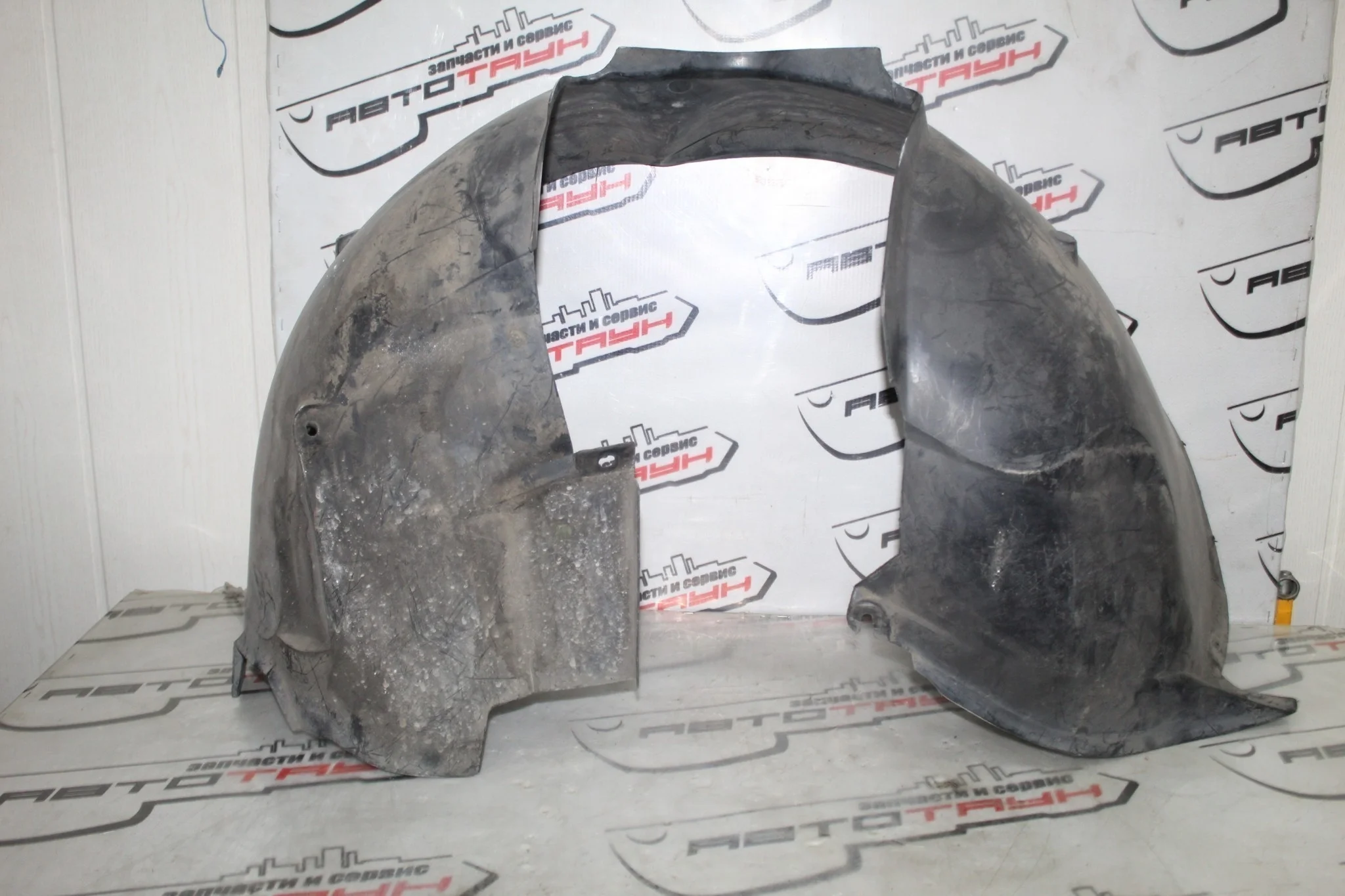 ПОДКРЫЛОК VOLVO ПЕРЕД ПРАВО 30655666