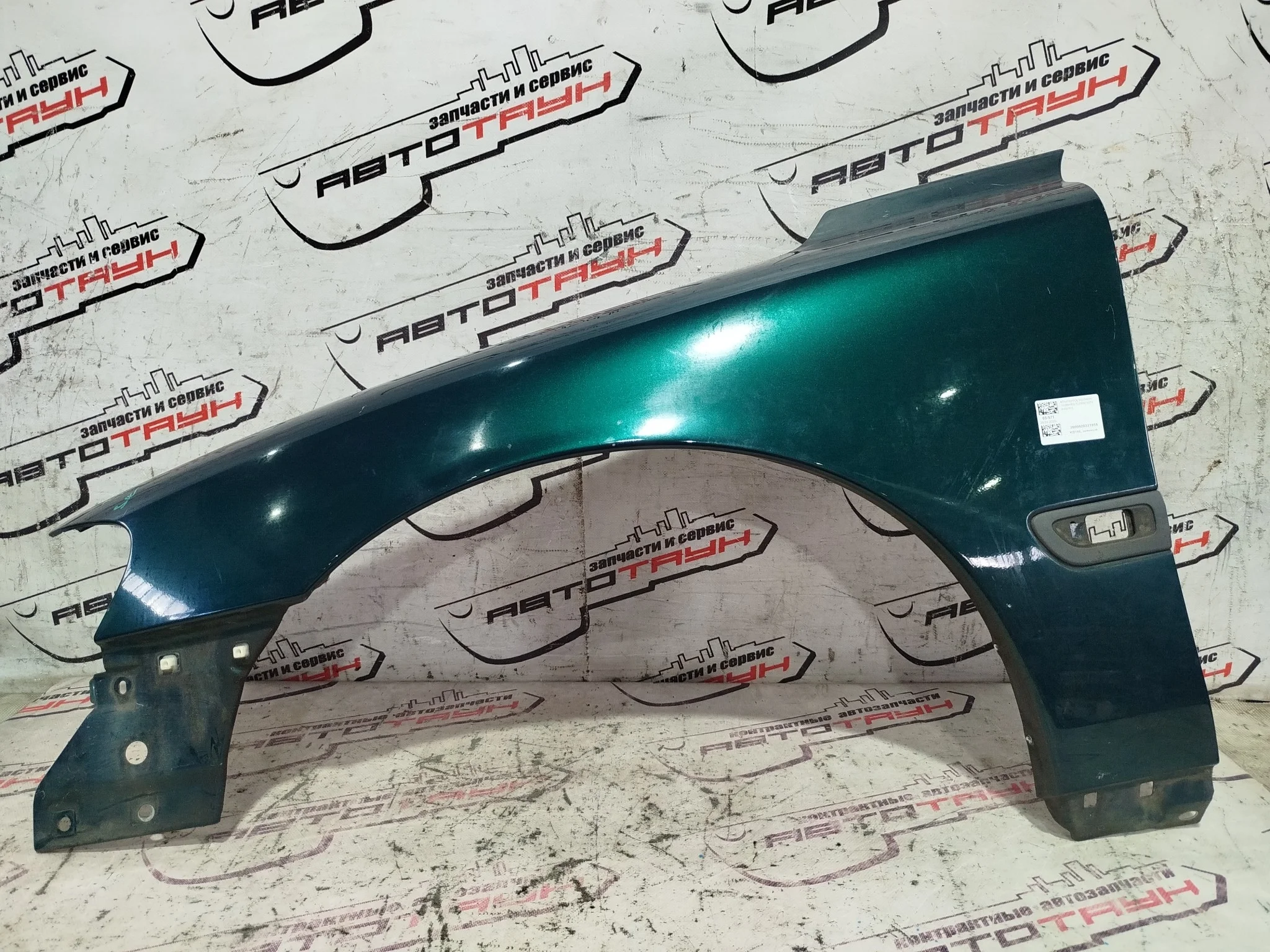 КРЫЛО VOLVO 30796492 ПЕРЕД ЛЕВО зеленый KB186