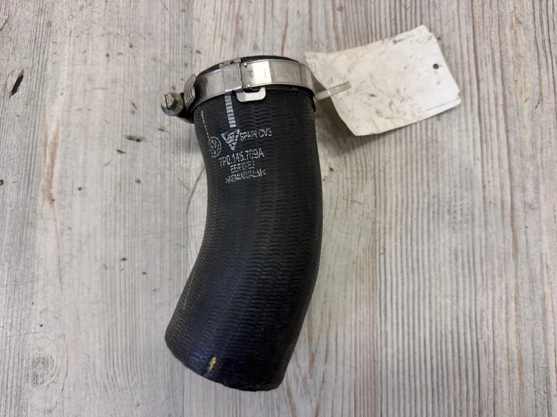 Патрубок интеркулера VW Touareg 2015-2018 7P