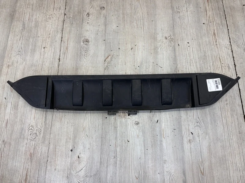 Декоративная накладка радиаторы Audi Q7 2007-2015 4L