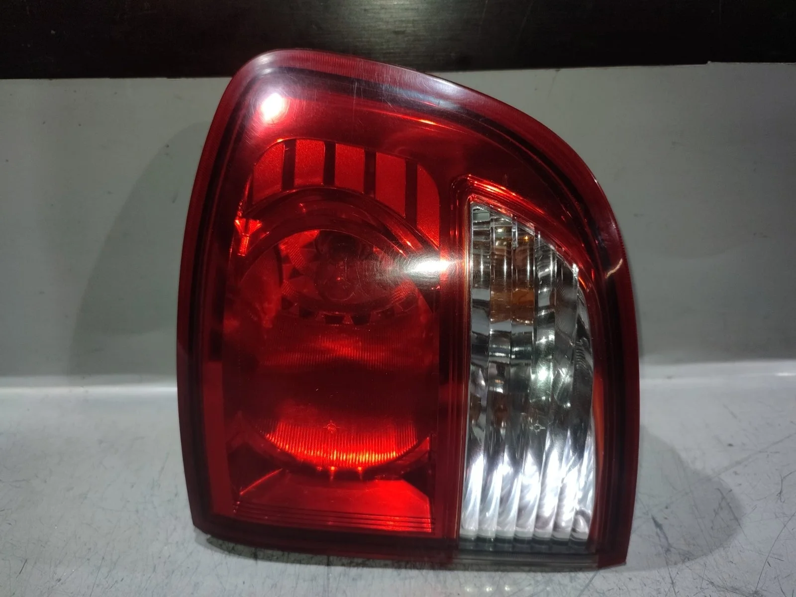 Фонарь SsangYong Kyron 2009 D130