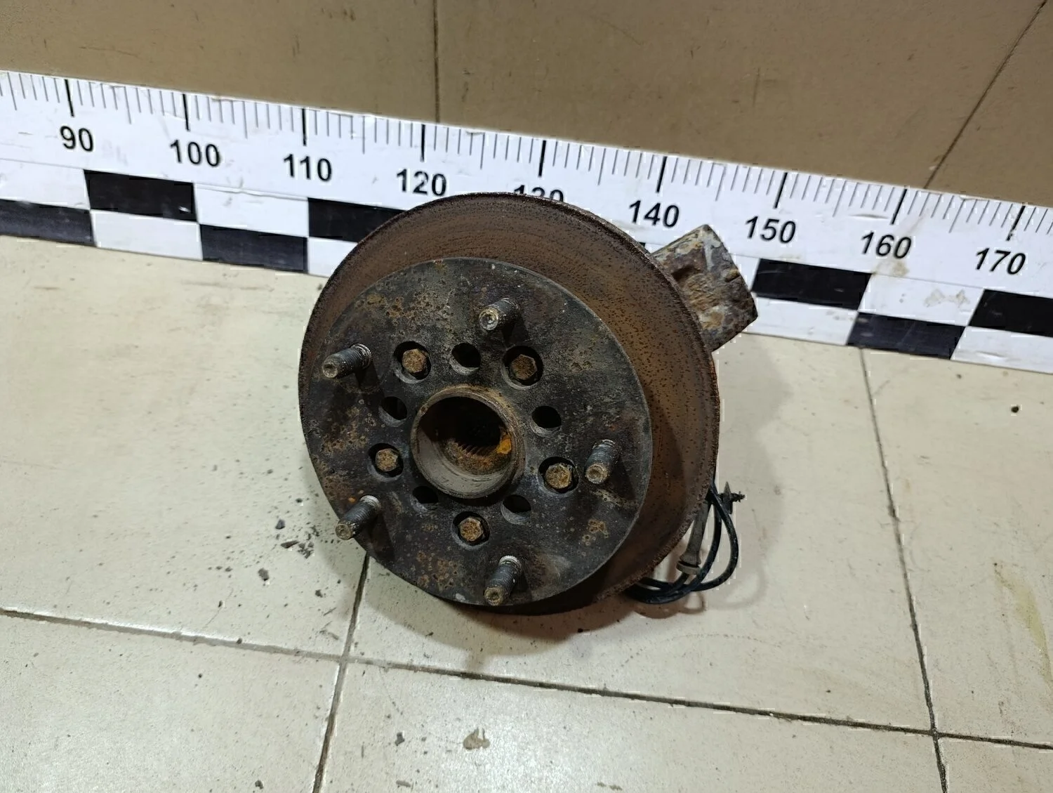 Кулак поворотный передний левый Transit 2006-2013