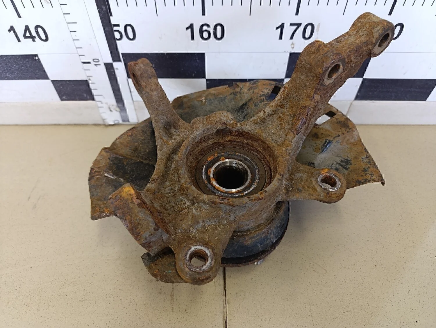 Кулак поворотный передний левый Solaris 2010-2017