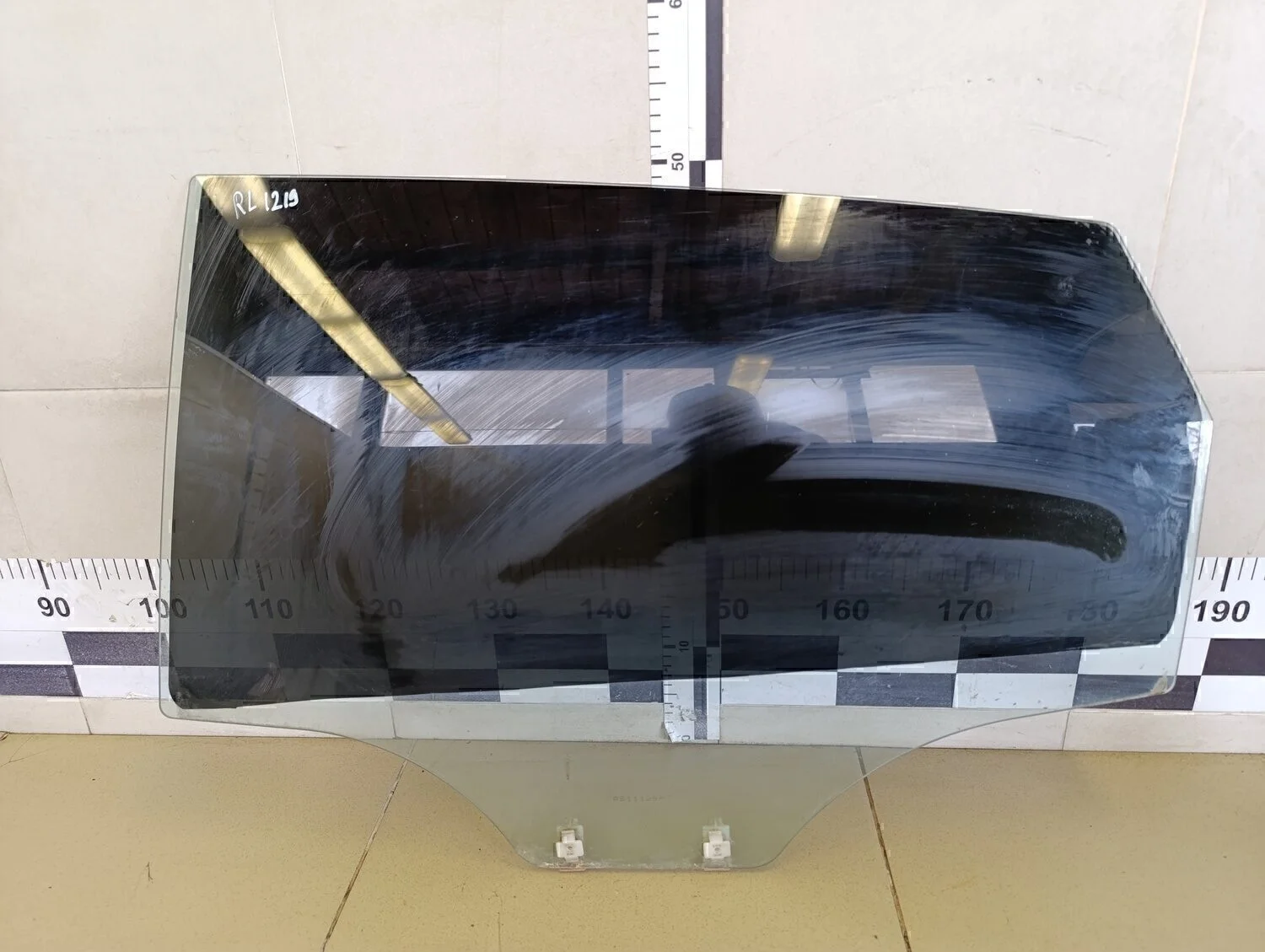 Стекло двери задней левой RIO 2011-2017