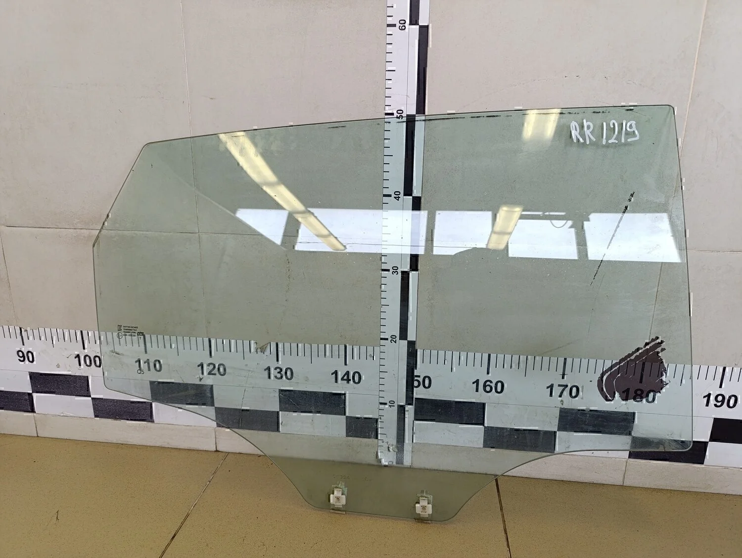 Стекло двери задней правой RIO 2011-2017